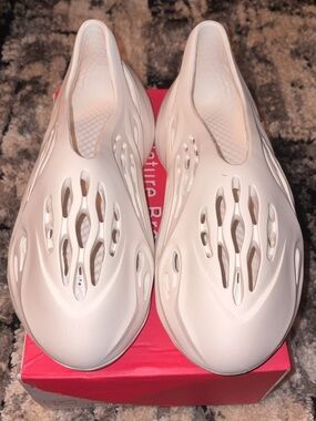 Women's Slip-On Foam Runners Clog - White